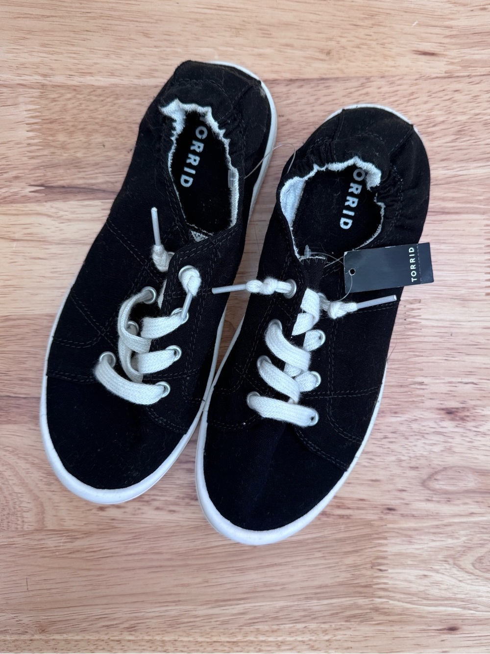 torrid Riley Ruched Sneaker (WW) - Picture 5 of 8